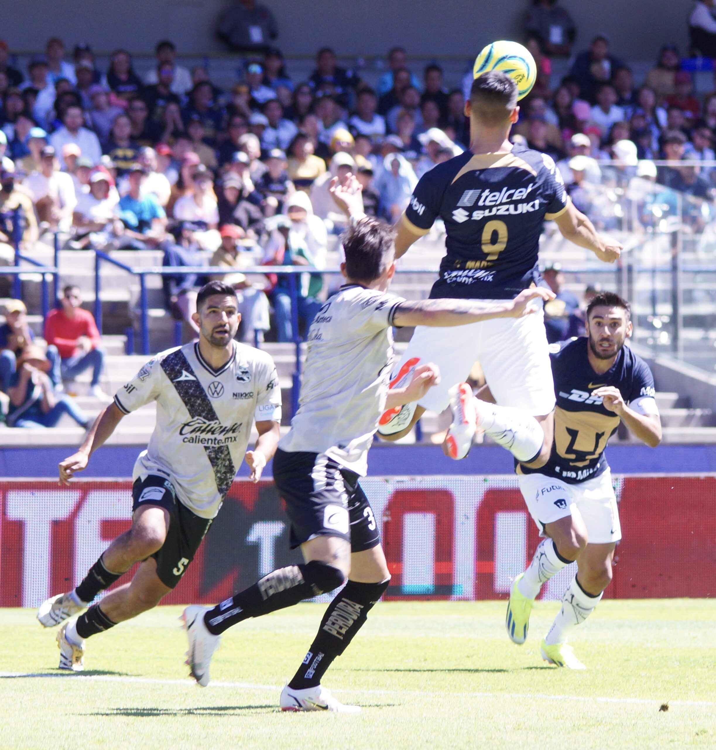 Pumas golea 3-0 al Puebla, en domingo de mediodía y buen juego de los Universitarios del Pedregal