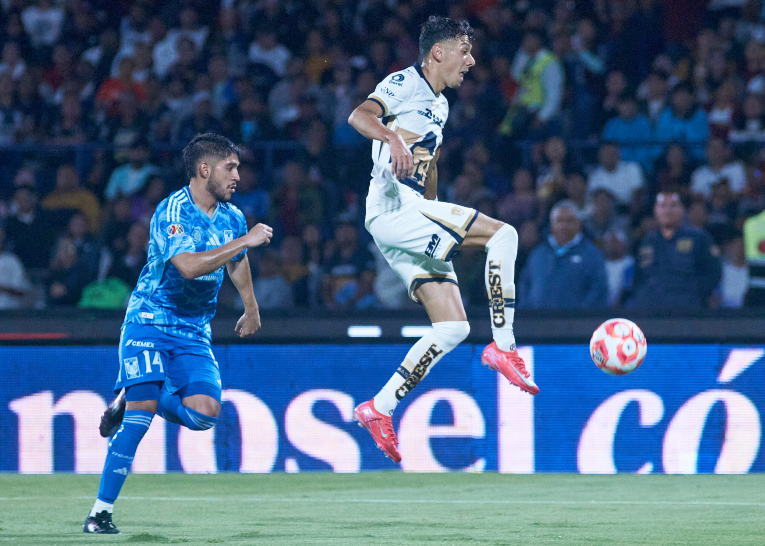 Pumas y Tigres igualan 1-1, un encuentro de mucha polémica